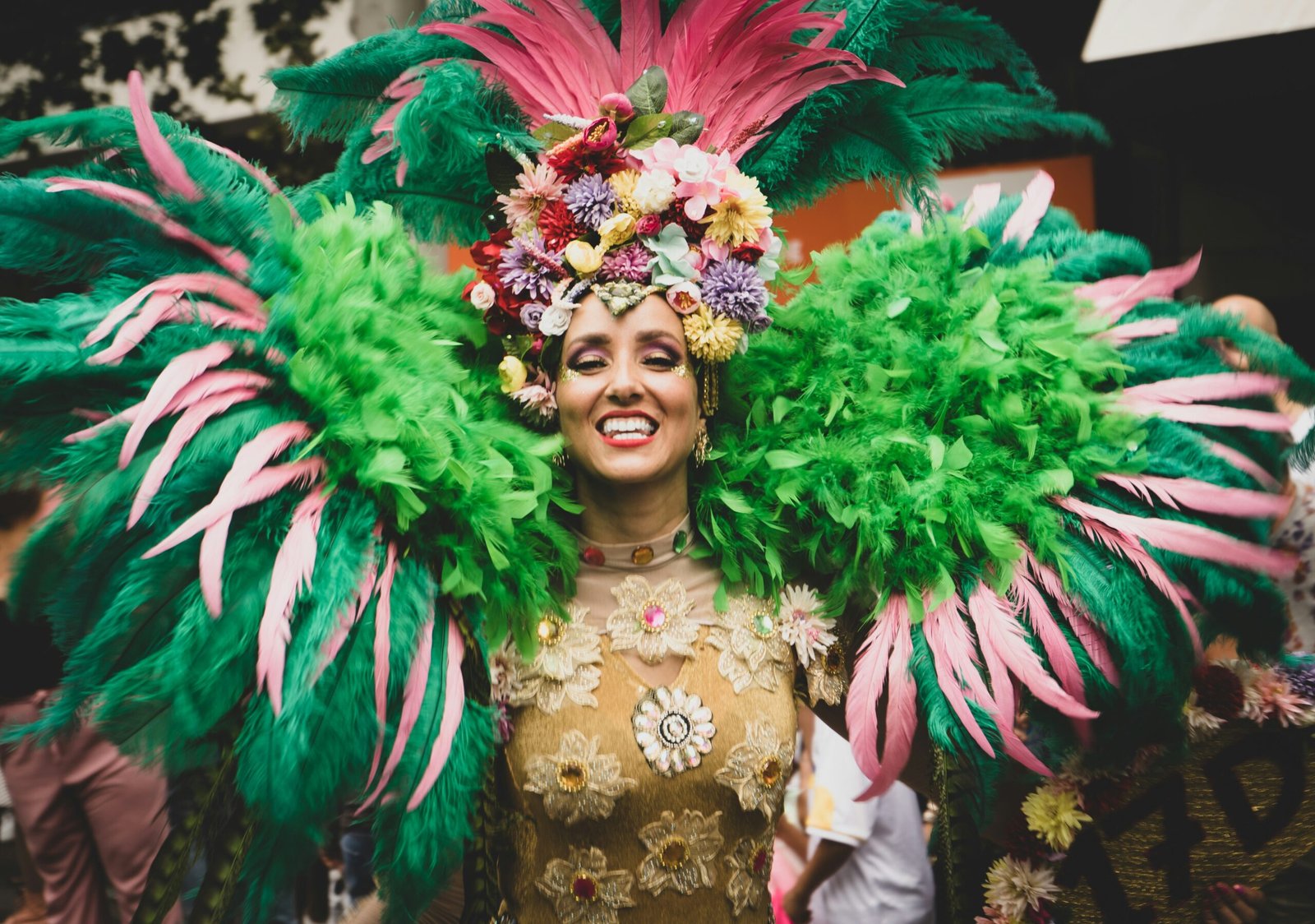 A Origem do Carnaval e a Sublimação na Confecção de Abadás para Blocos de Carnaval